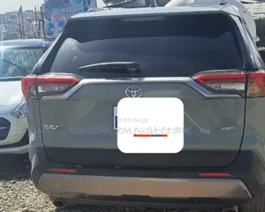 Toyota RAV4 LE 2021 Green
