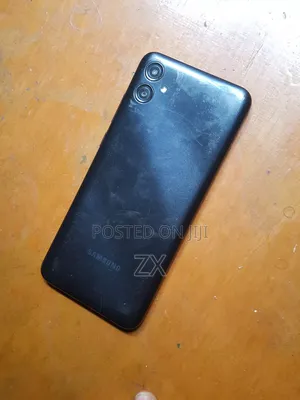 Samsung Galaxy M04 64 GB Blue