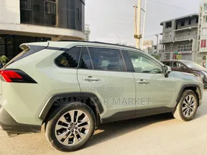 Toyota RAV4 2022 Green