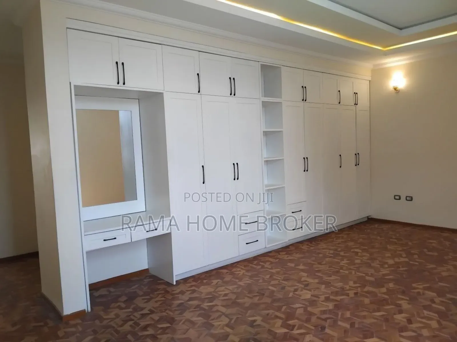 Furnished 4bdrm Villa in ዘመናዊ ቪላ መሀል ወሰን ላይ, Yeka for sale