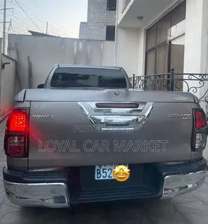 Toyota Hilux 2020 Gray