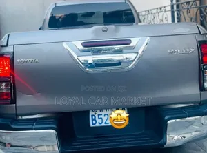Toyota Hilux 2020 Gray