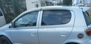 Toyota Vitz 2004 Silver