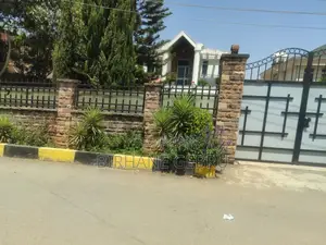 5bdrm House in G+1 House, Bole for sale