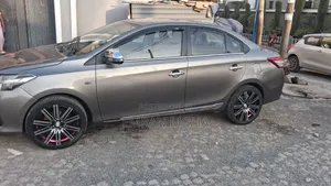 Toyota Yaris 2016 Gray
