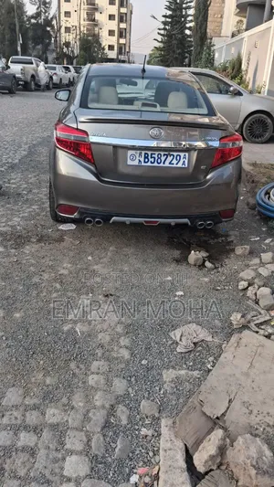 Toyota Yaris 2016 Gray