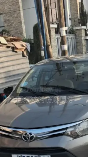 Toyota Yaris 2016 Gray