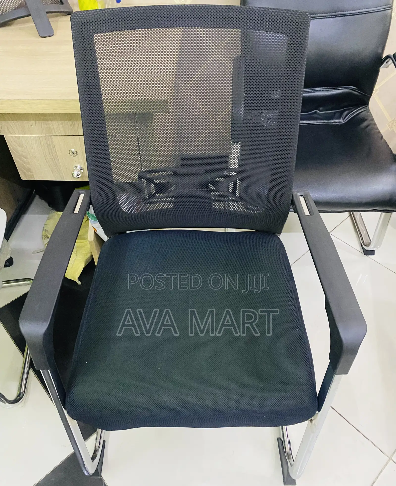 U-Leg Guest Chair