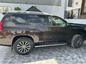 Toyota Land Cruiser Prado 2018 Brown
