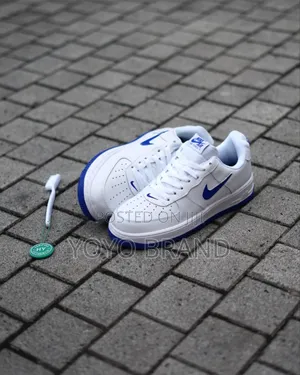 Nike Air Force 1low’Clour of the Month’White/Blue Hyper Royal Sneaker