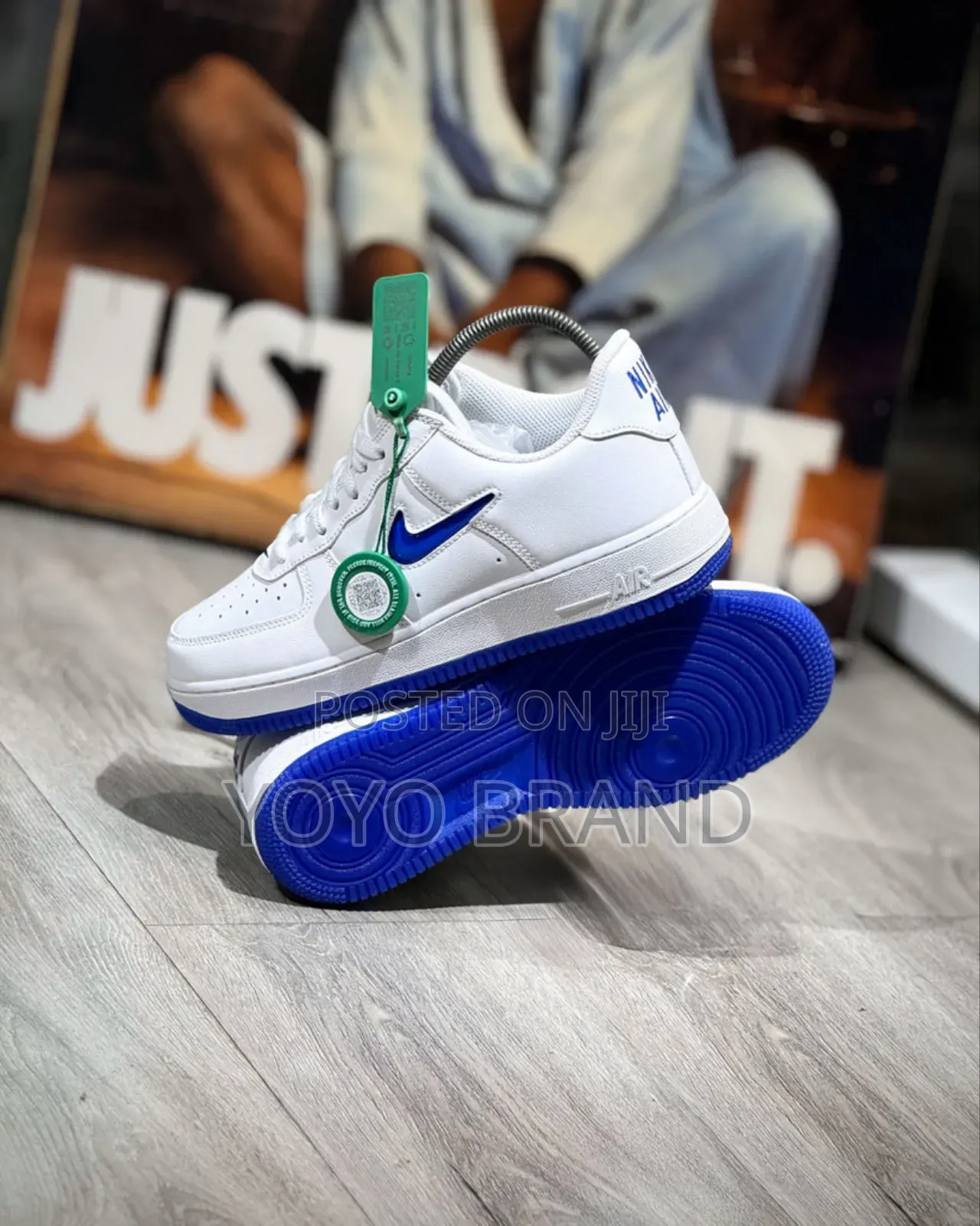 Nike Air Force 1low’Clour of the Month’White/Blue Hyper Royal Sneaker