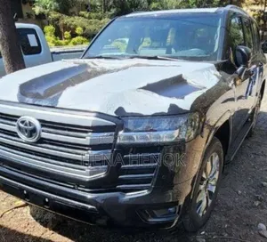 New Toyota Land Cruiser LC300 2025 Black