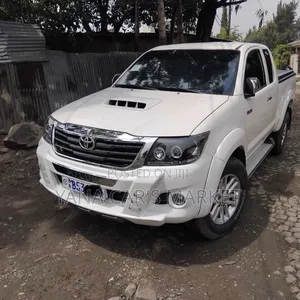 Toyota Hilux 2014 White