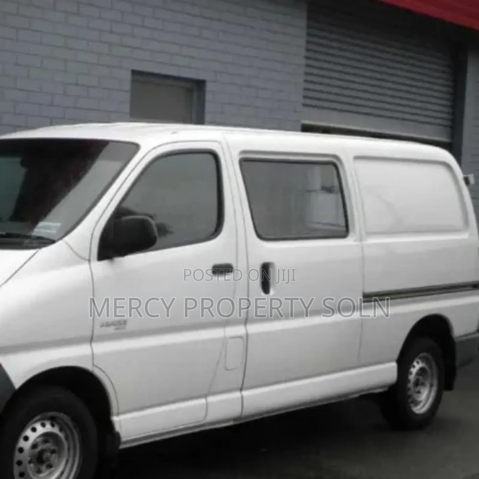 Toyota HiAce 2001 White