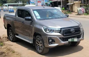Toyota Hilux 2020 Gray