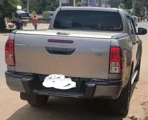 Toyota Hilux 2020 Gray
