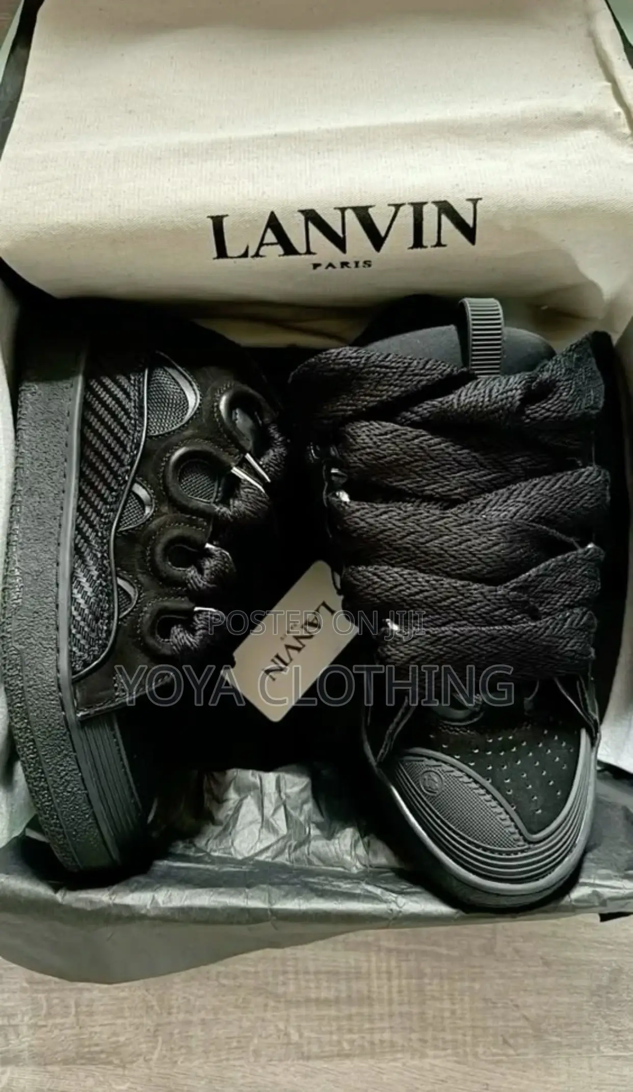 Lanvin Curb