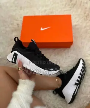 Nike Free Metcon 6 Training Black/White Unisex Fashion Sneaker