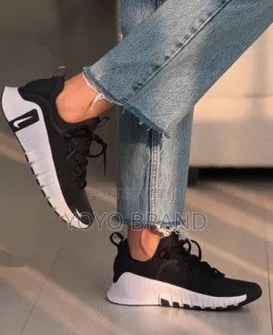 Nike Free Metcon 6 Training Black/White Unisex Fashion Sneaker
