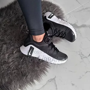 Nike Free Metcon 6 Training Black/White Unisex Fashion Sneaker