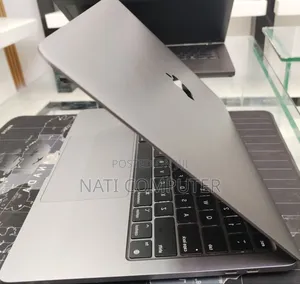 New Laptop Apple MacBook Pro M1 8GB Apple M1 Pro SSD 256GB