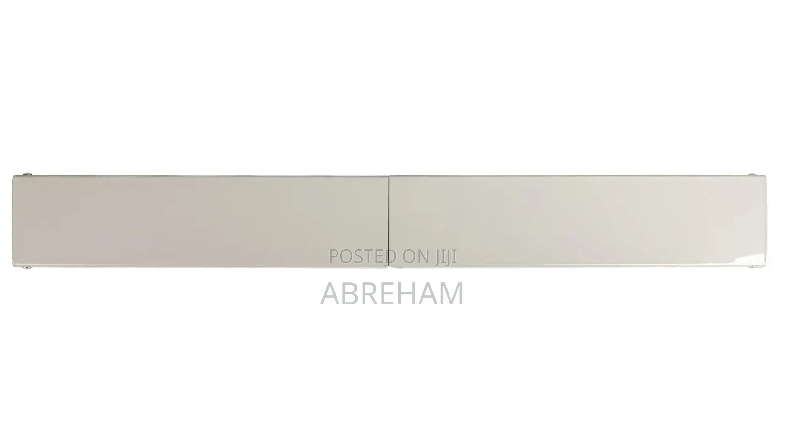 ግድግዳ ላይ የሚታሰር የልብስ ማስጫ Minimalist Wall Mounted Foldable Cloth Rack