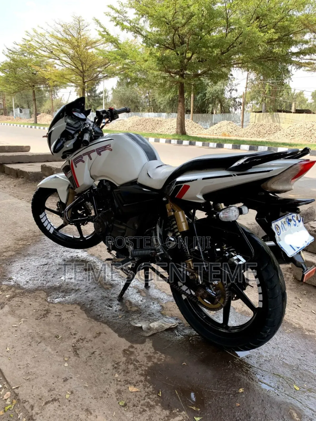 New TVS Apache 180 RTR 2017 White