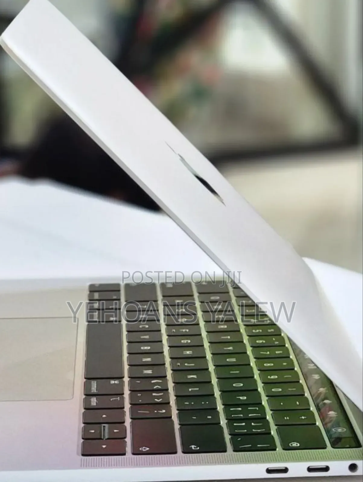 New Laptop Apple MacBook Pro 2018 8GB Intel Core i5 SSD 256GB