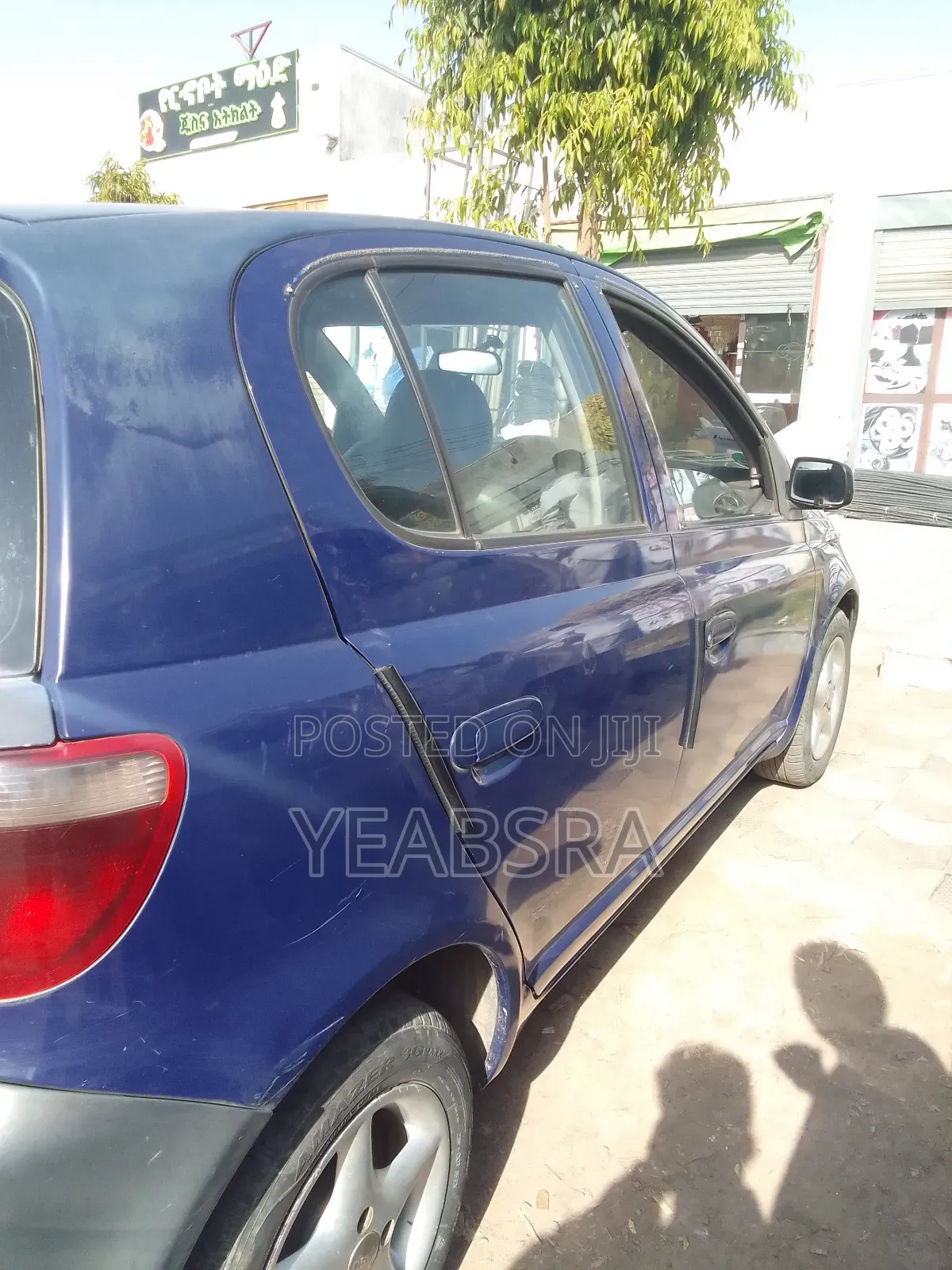 Toyota Vitz 2000 Blue