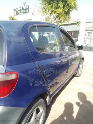 Toyota Vitz 2000 Blue