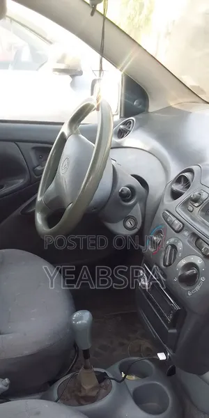 Toyota Vitz 2000 Blue