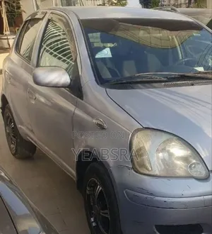 Toyota Vitz 2004 Silver