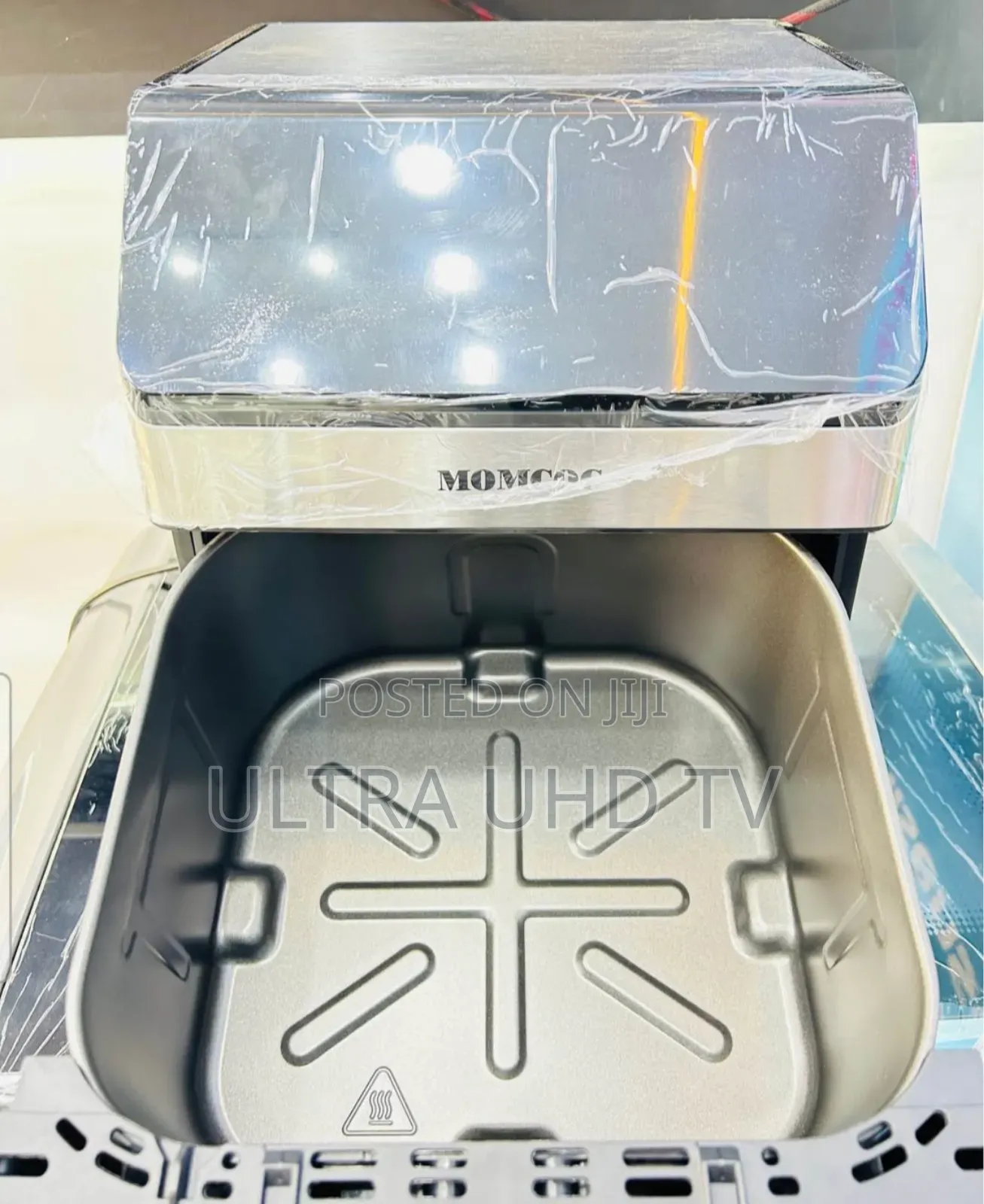 Momcoc 8-Liter Digital Air Fryer, Features an 8-Liter Capacity