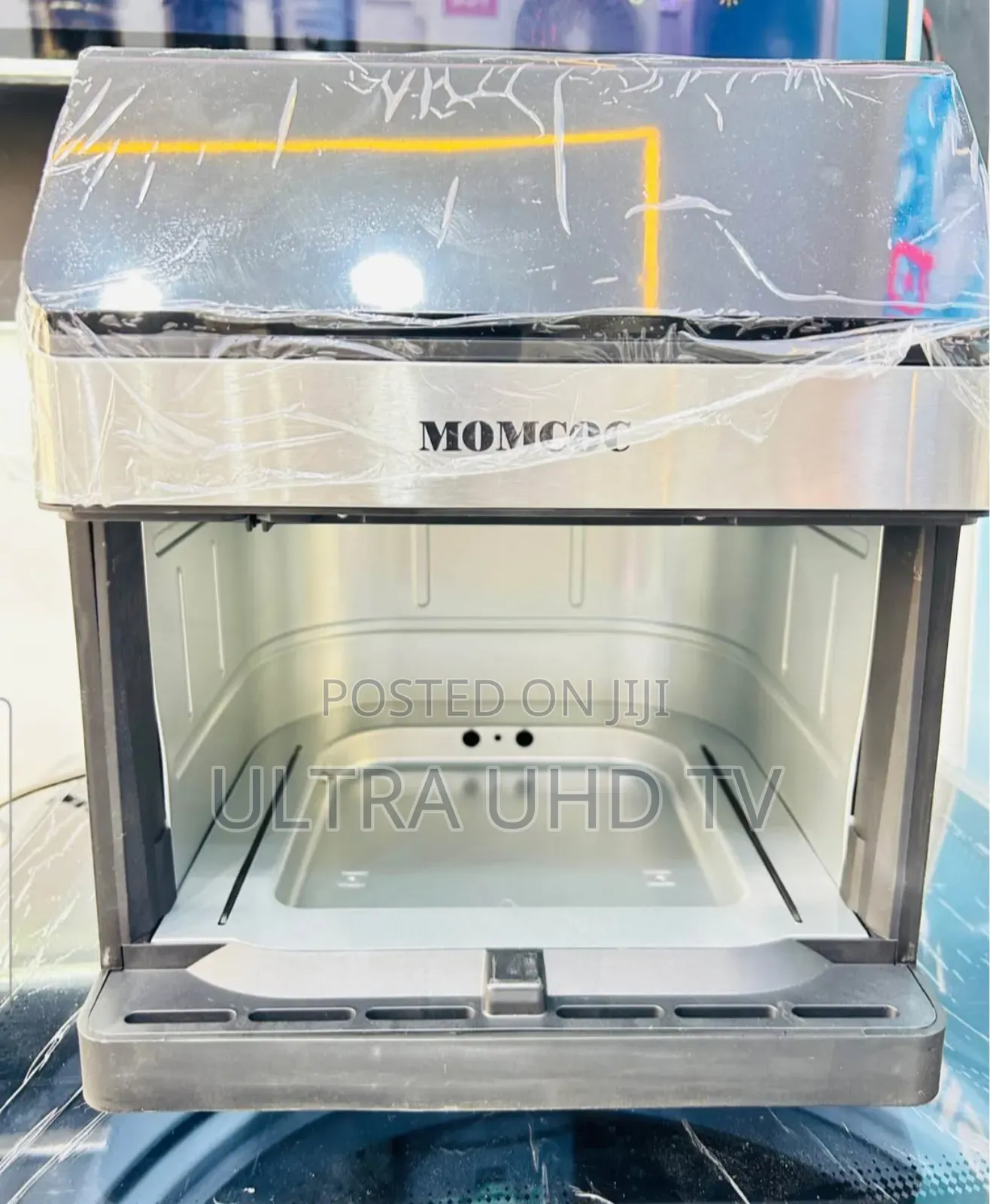 Momcoc 8-Liter Digital Air Fryer, Features an 8-Liter Capacity