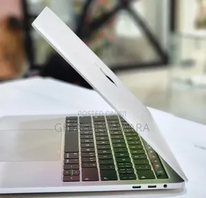 New Laptop Apple MacBook 2018 8GB Intel Core i5 SSD 256GB