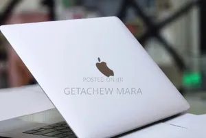 New Laptop Apple MacBook 2018 8GB Intel Core i5 SSD 256GB