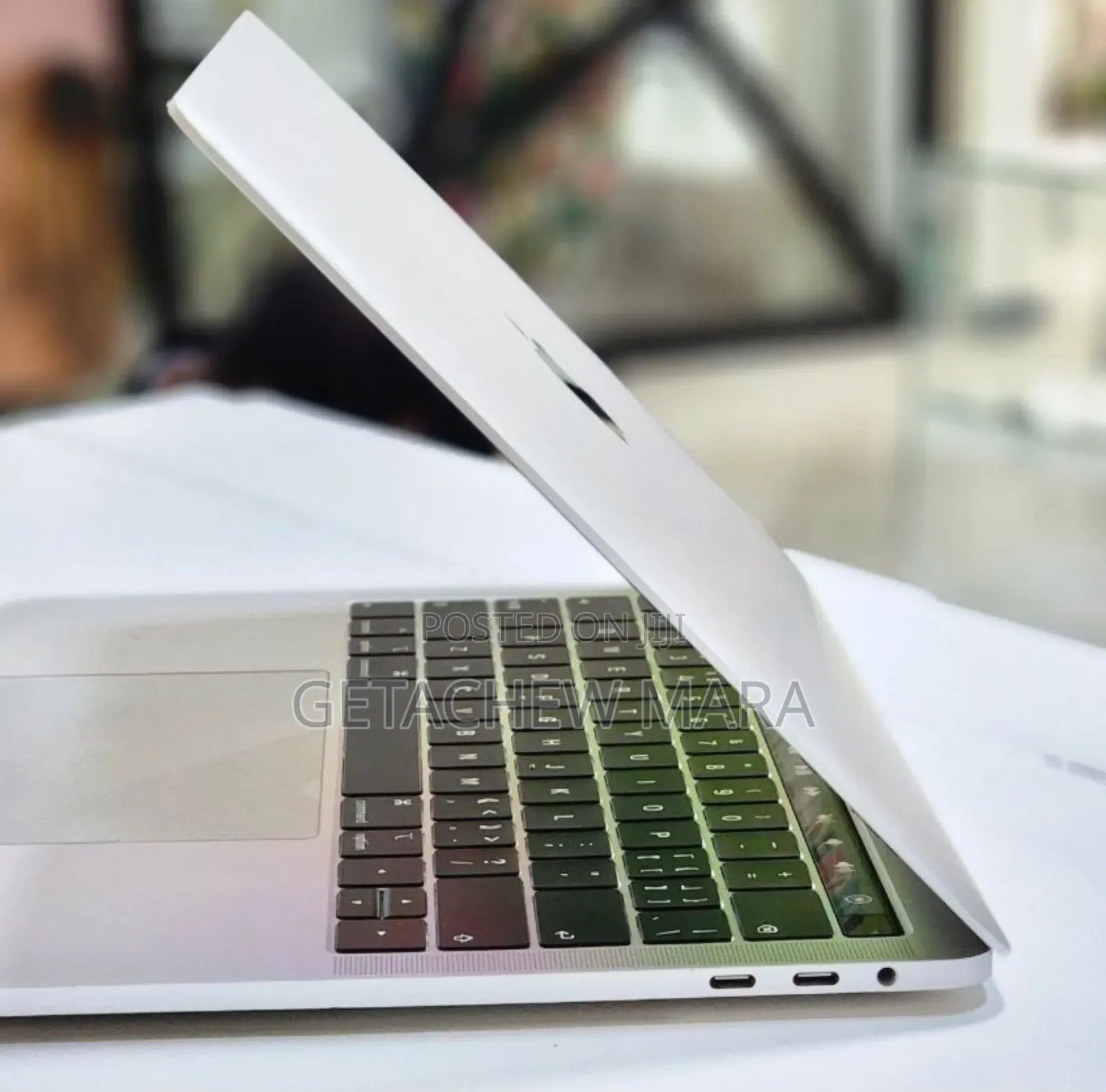 New Laptop Apple MacBook 2018 8GB Intel Core i5 SSD 256GB