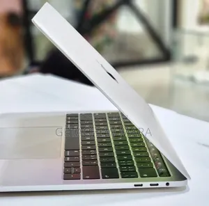 New Laptop Apple MacBook 2018 8GB Intel Core i5 SSD 256GB