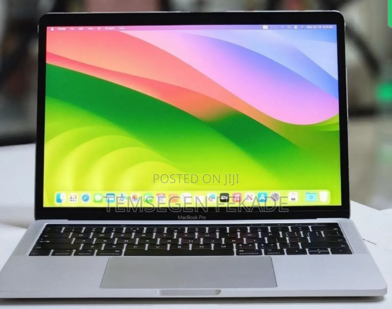 New Laptop Apple MacBook Pro 2018 8GB Intel Core i5 SSD 256GB