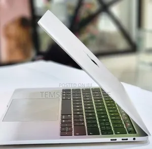 New Laptop Apple MacBook Pro 2018 8GB Intel Core i5 SSD 256GB