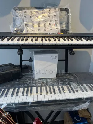 Yamaha PSR F52 Keyboard