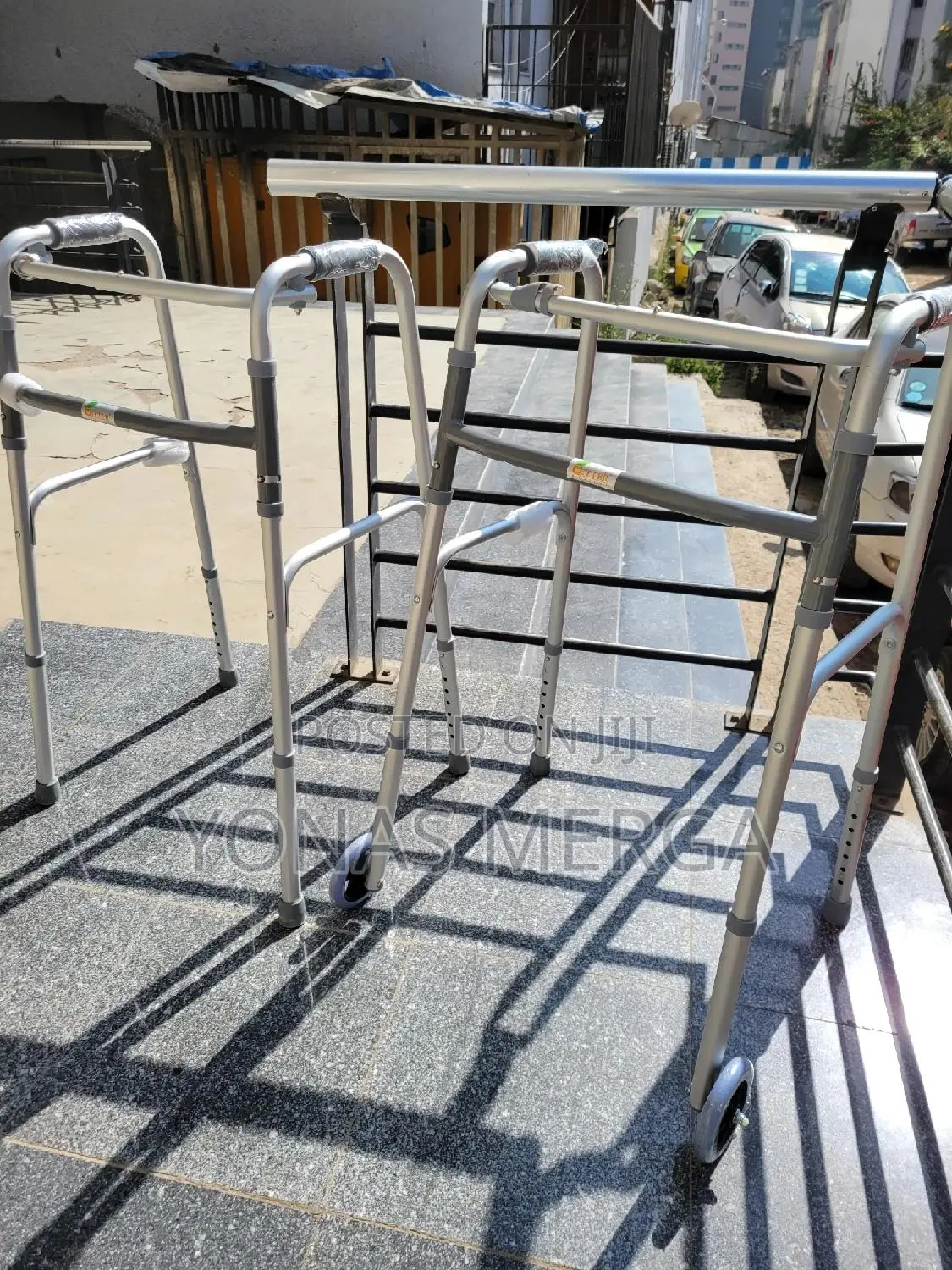 Walker With Wheel Outwheel討血a Wide Base Affords Reassuring Stability