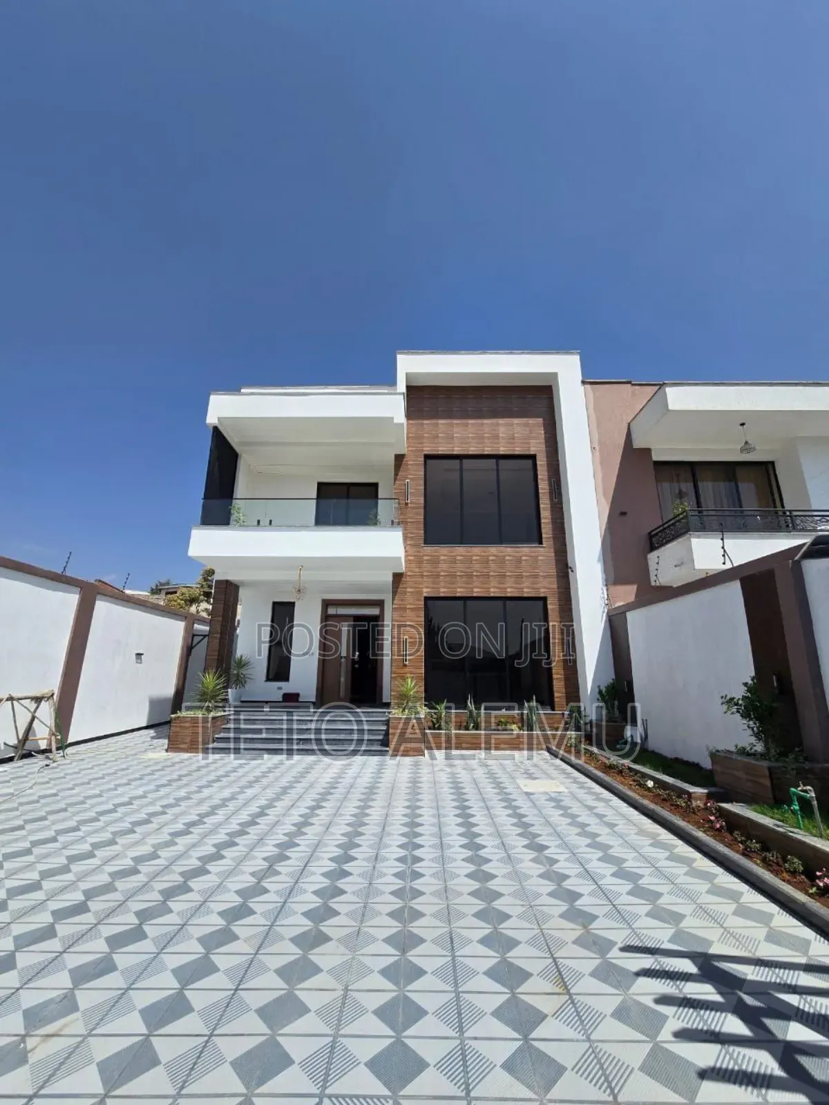 8bdrm House in Bole for sale