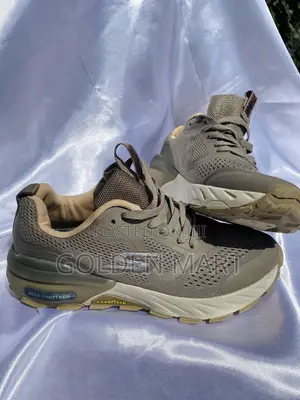 Skechers Max Protect