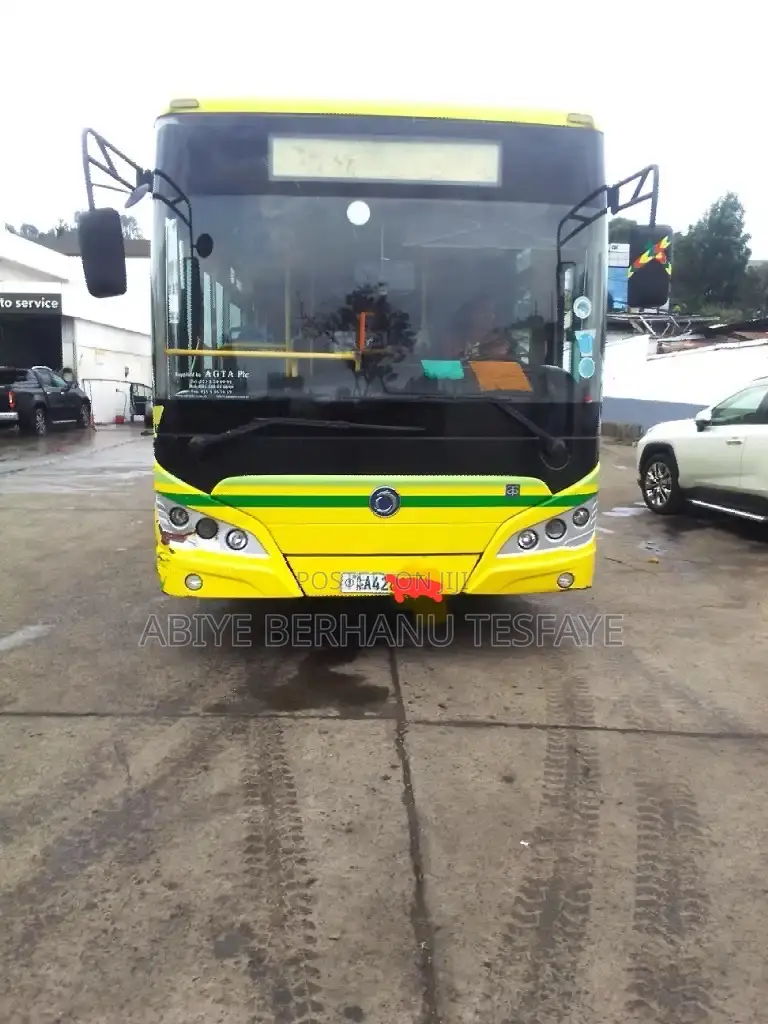 Bus 2016 Yellow