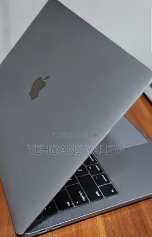 New Laptop Apple MacBook Pro 2017 8GB Intel Core i5 SSD 256GB