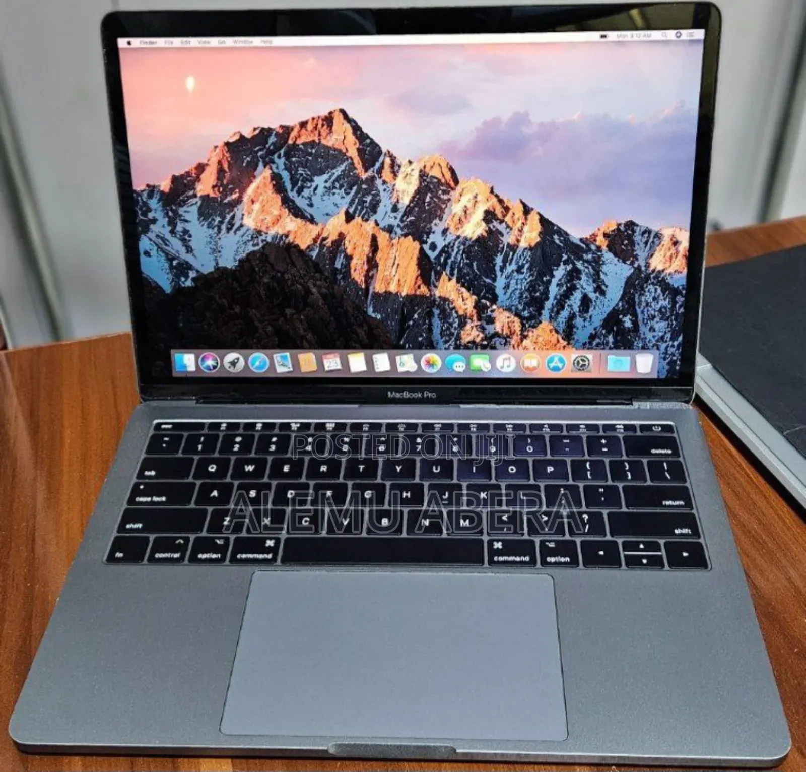 New Laptop Apple MacBook Pro 2017 8GB Intel Core i5 SSD 256GB