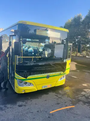 Bus 2016 Yellow