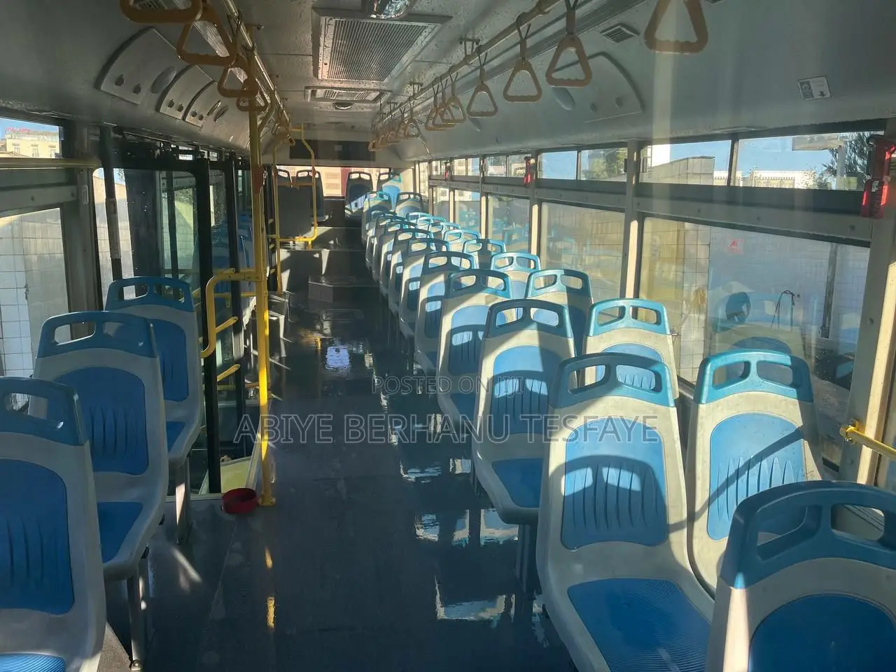 Bus 2016 Yellow