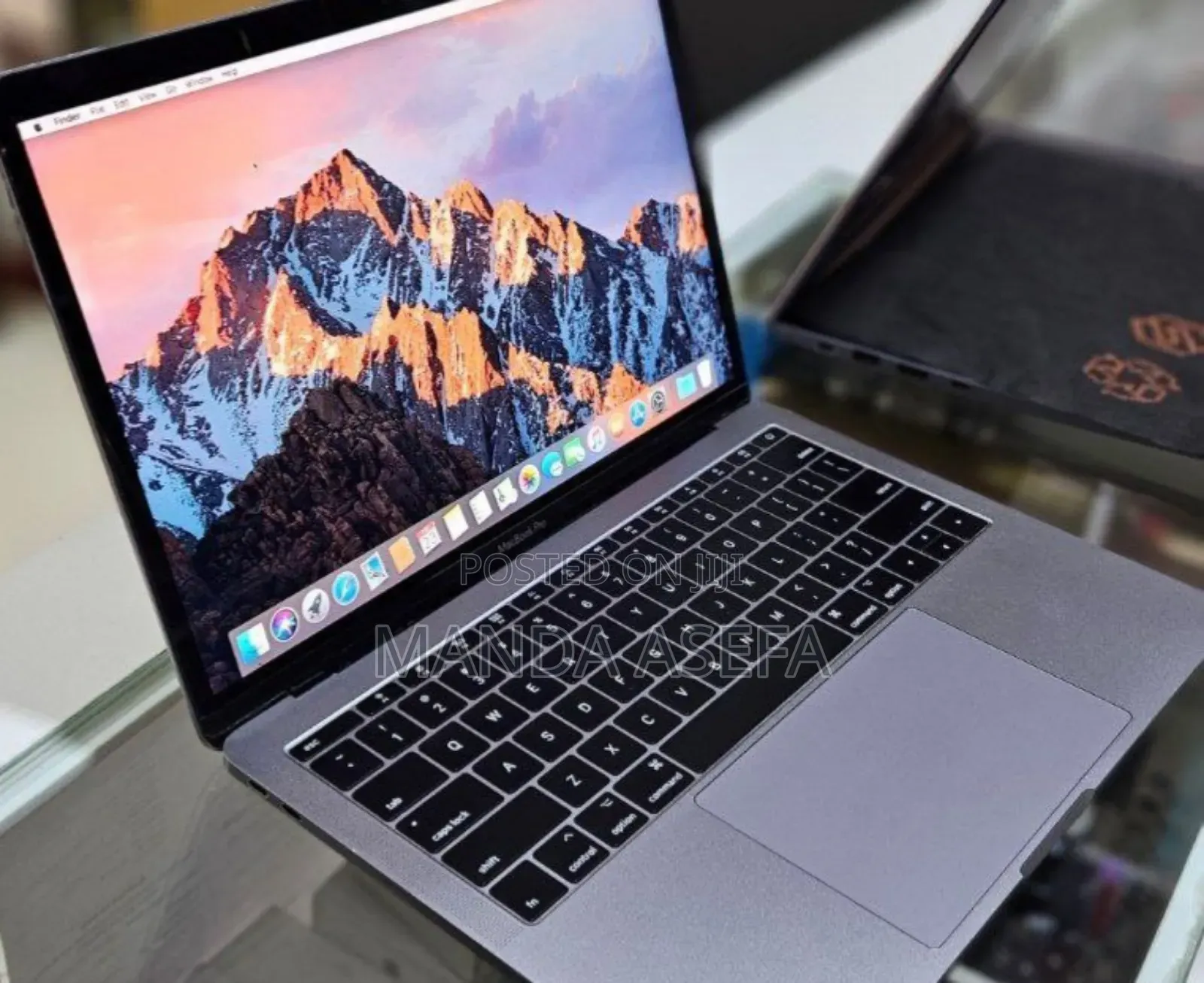 New Laptop Apple MacBook Pro 2017 8GB Intel Core i7 SSD 256GB